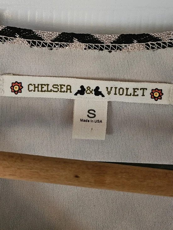 Chelsea & Violet Black and Tan Chevron V-Neck Dress. S - Picture 3 of 7